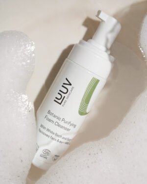 Botaninės valomosios putos veidui su šalavijų ir beržų ekstraktais.